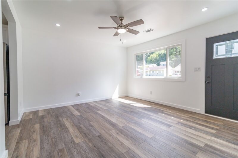 2873 N Meadow St — photo 3