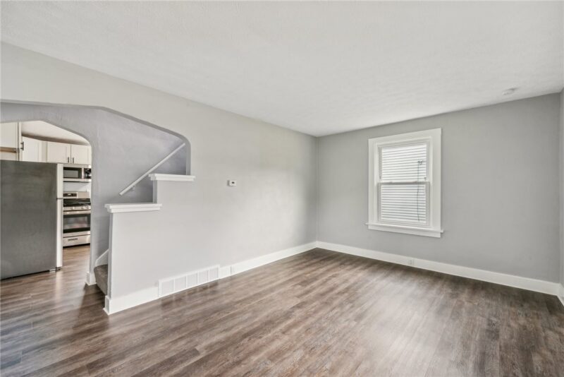 553 Farnsworth — photo 3