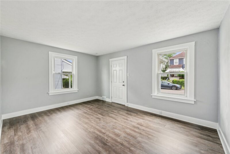 553 Farnsworth — photo 4