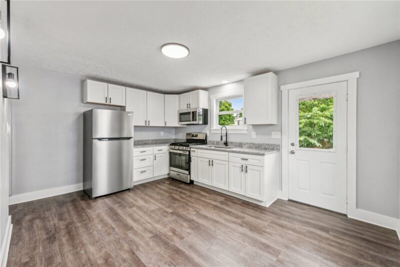 553 Farnsworth — photo 7