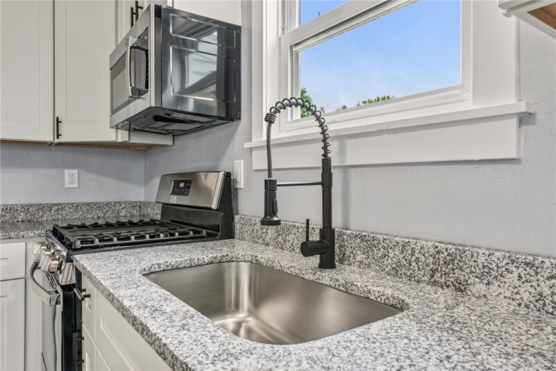 553 Farnsworth — photo 8