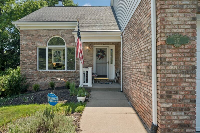 251 PORTMAN LANE — photo 3