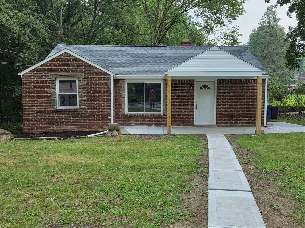 745 Macfarlane Dr — photo 1