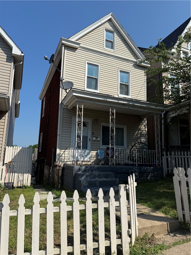 1230 Goe Ave — photo 3
