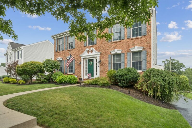 1023 Mayfair Dr — photo 2