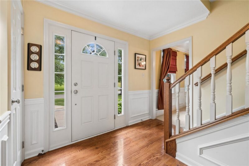 1023 Mayfair Dr — photo 3