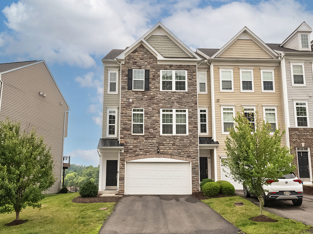 17 Remington DRIVE — photo 1
