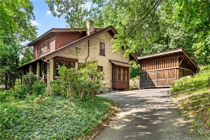 137 Elmore Rd — photo 3