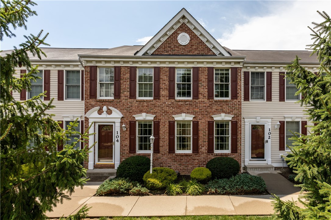 104 Castle View Dr — photo 1