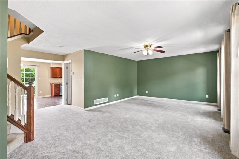 104 Castle View Dr — photo 2