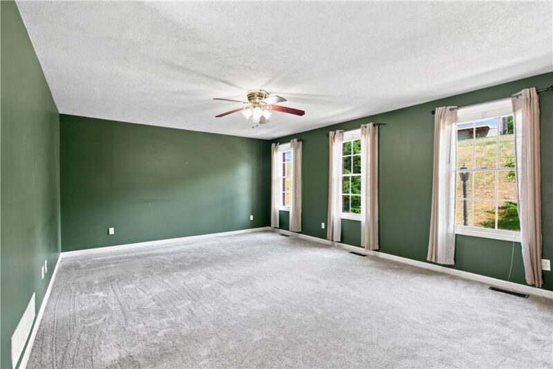 104 Castle View Dr — photo 4