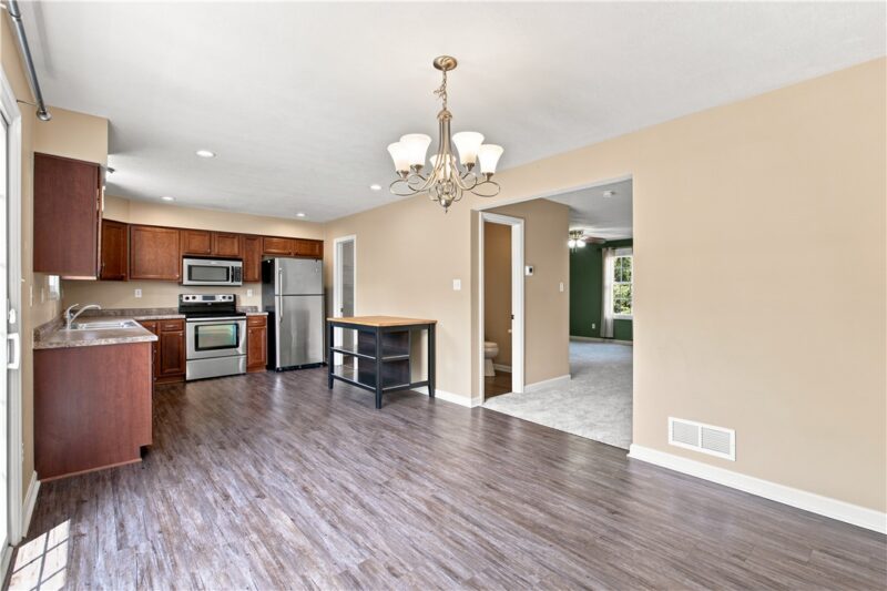 104 Castle View Dr — photo 8
