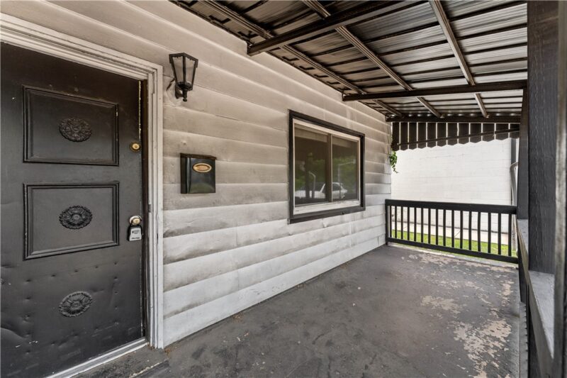 603 W Main St — photo 2