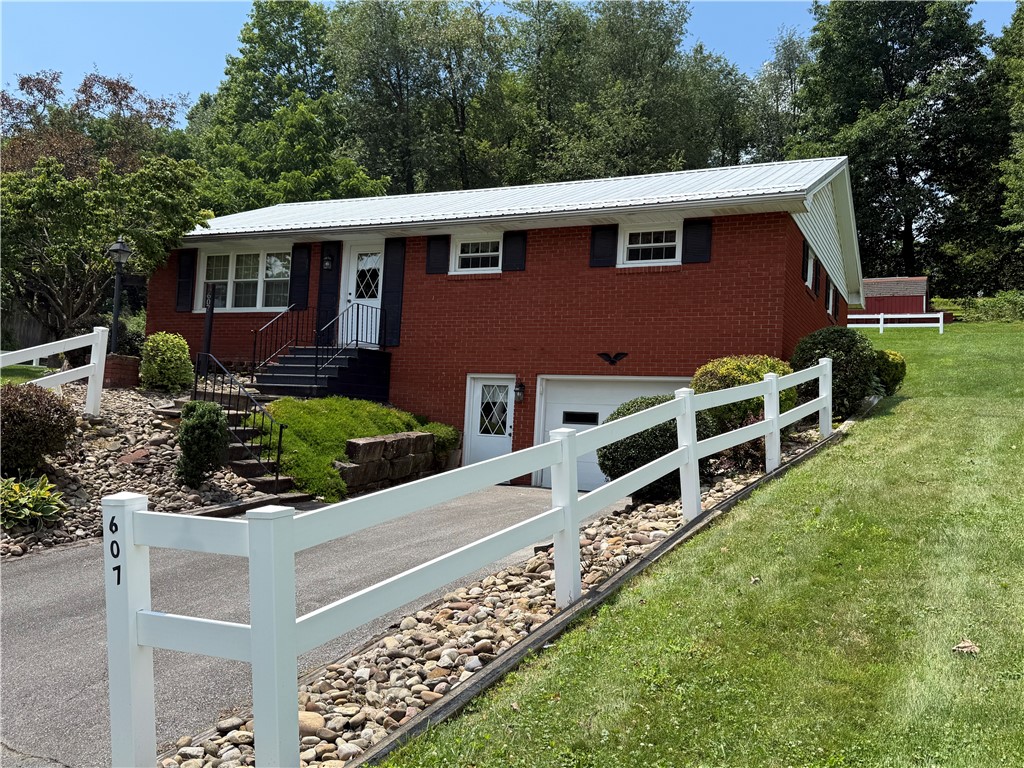 607 Ridge Avenue — photo 1