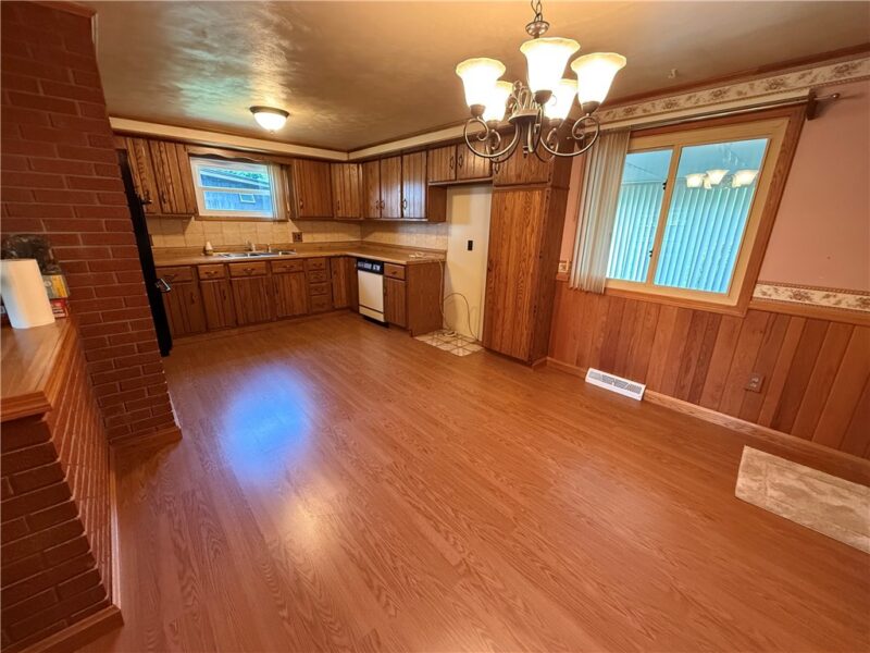 607 Ridge Avenue — photo 3