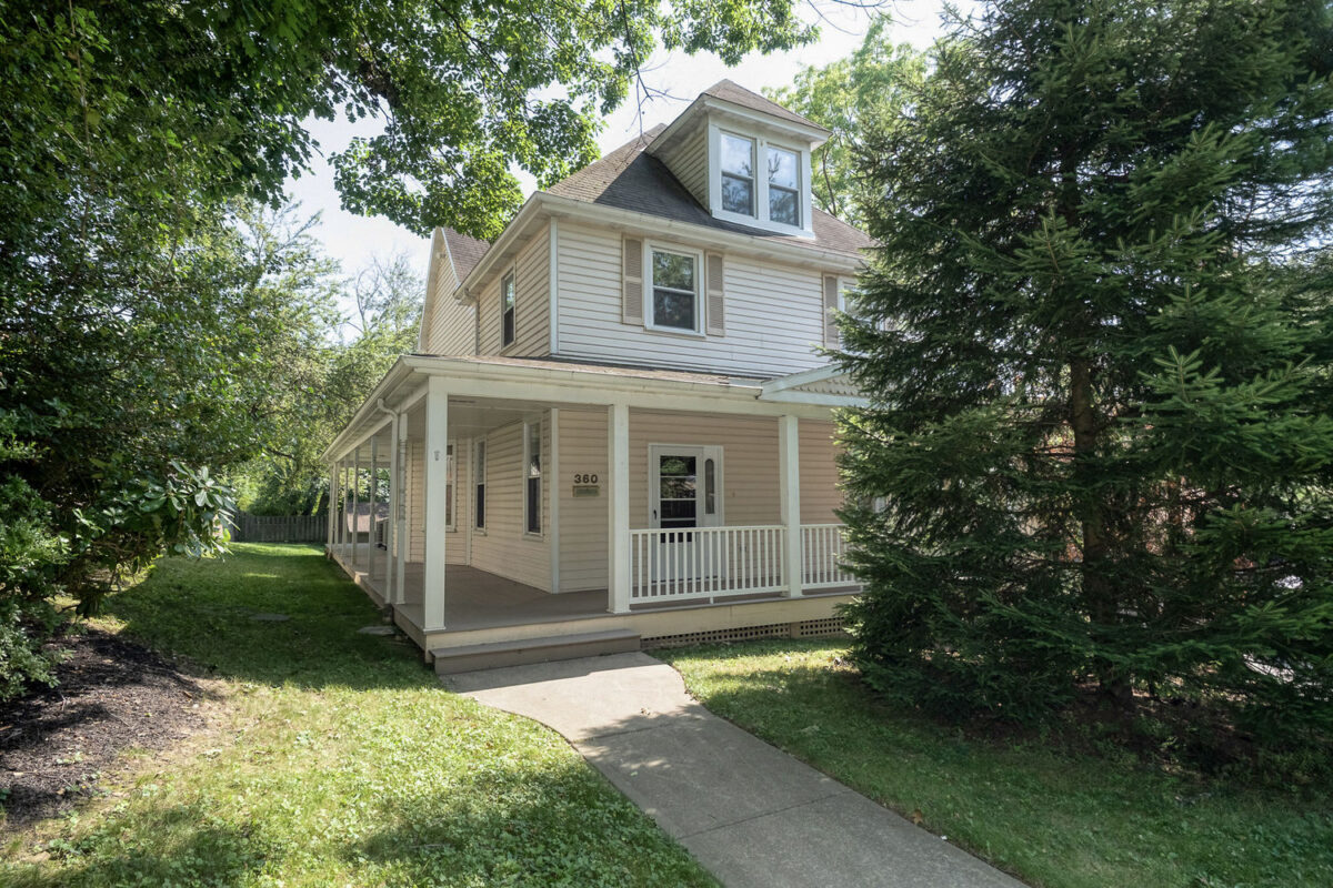 360 California Avenue — photo 1
