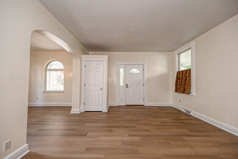 360 California Avenue — photo 2