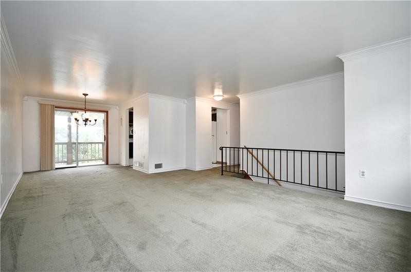 371 Chess St — photo 3