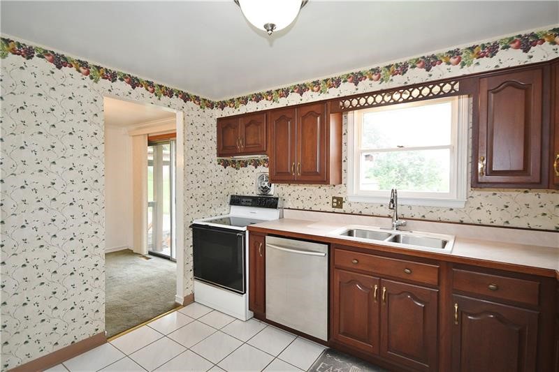 371 Chess St — photo 4