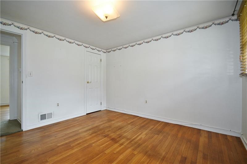 371 Chess St — photo 5