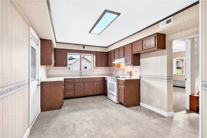 403 PERRY AVENUE — photo 8