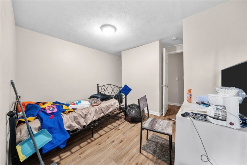 130 John St — photo 6