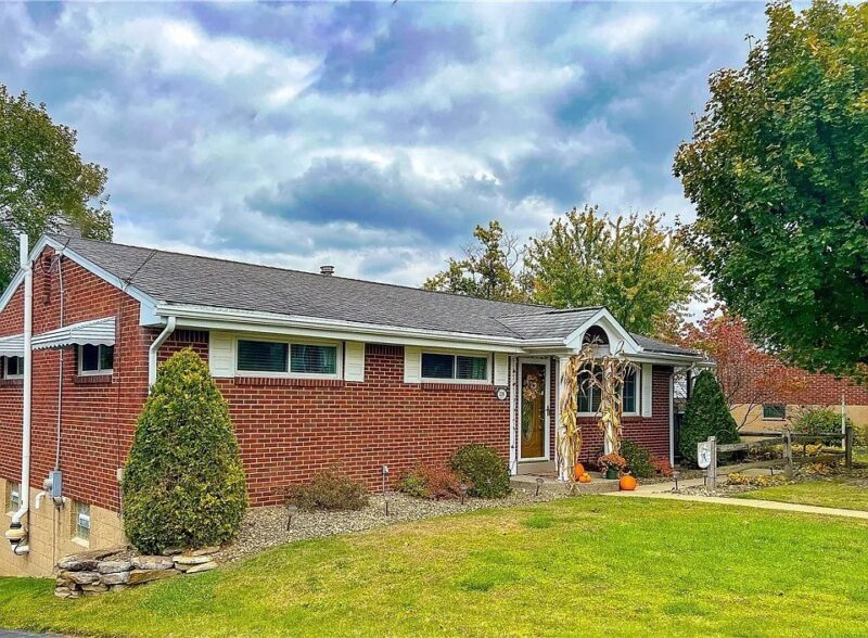 139 Delaware Drive — photo 2
