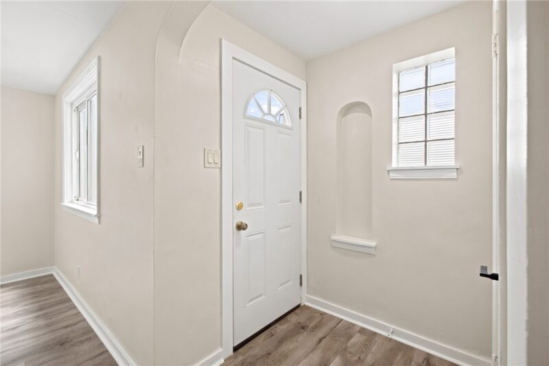 1468 Steuben Street — photo 6