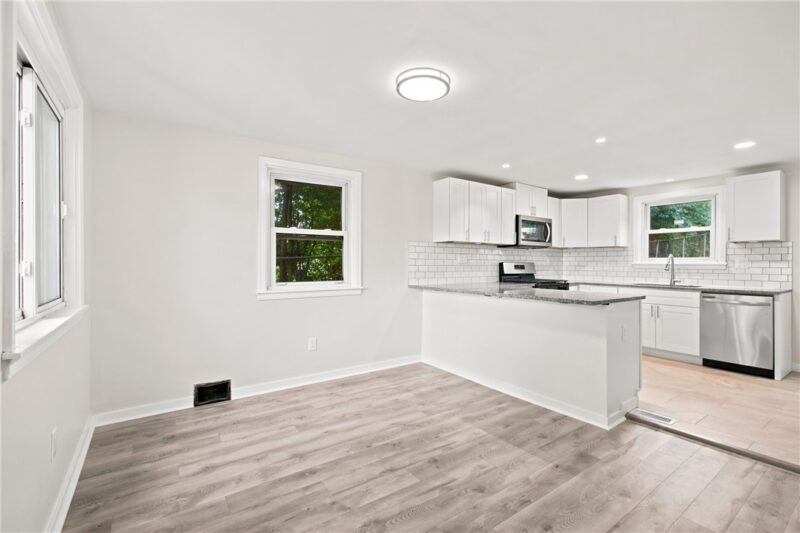 1468 Steuben Street — photo 7
