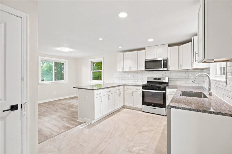 1468 Steuben Street — photo 8