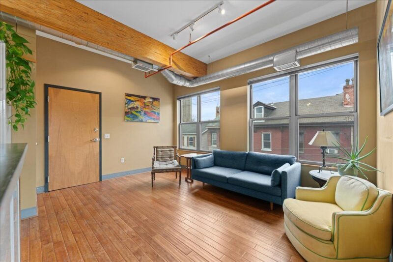 1536 Colwell STREET 5 — photo 4