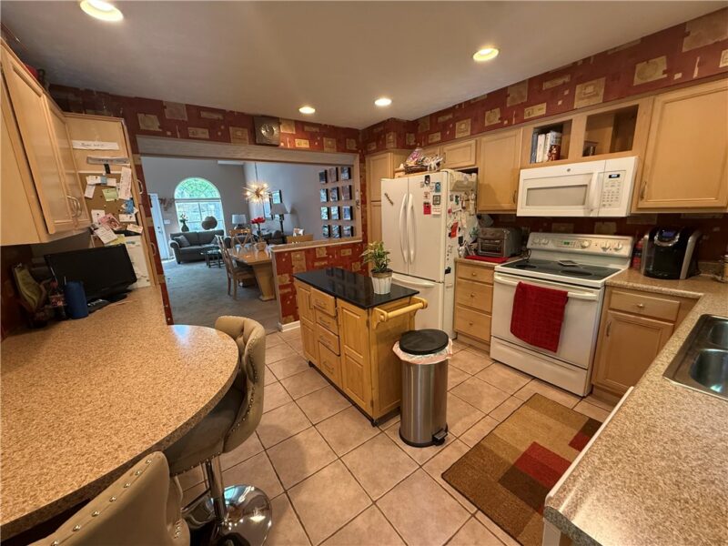 584 Newport Dr — photo 7