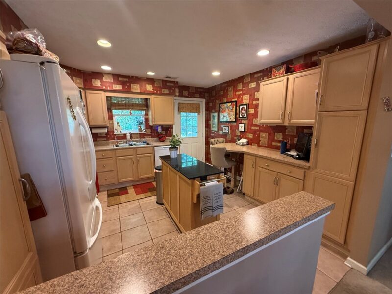 584 Newport Dr — photo 8