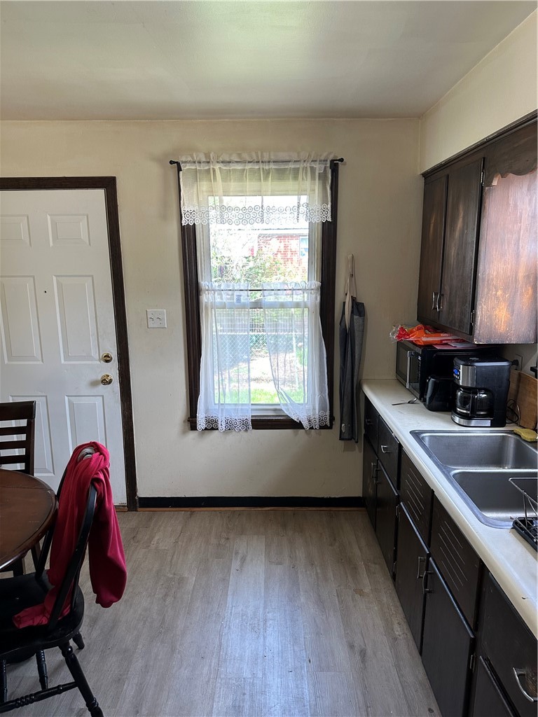 745 Anderson St — photo 4