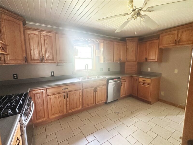 1515 Marion Ave — photo 6