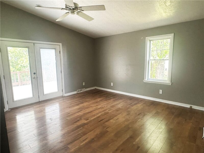 1515 Marion Ave — photo 7