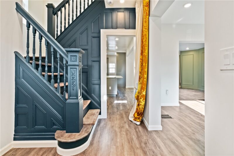 445 N School St — photo 4