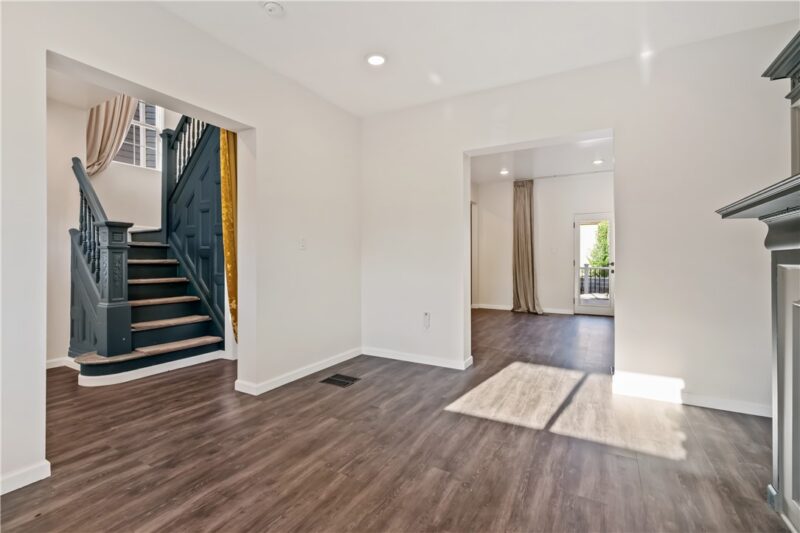 445 N School St — photo 5