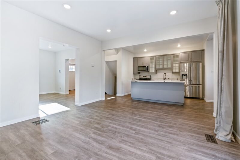 445 N School St — photo 8