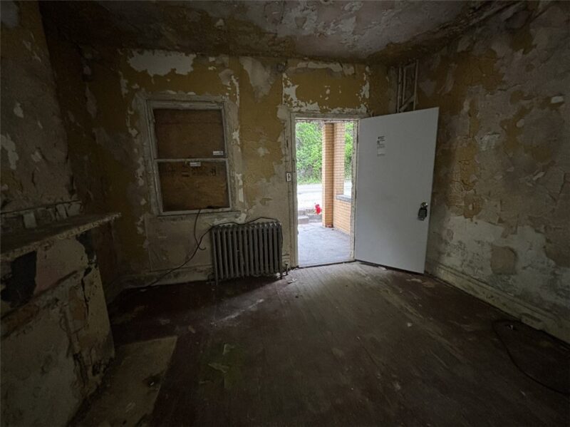 1101 Woods Run Ave — photo 3
