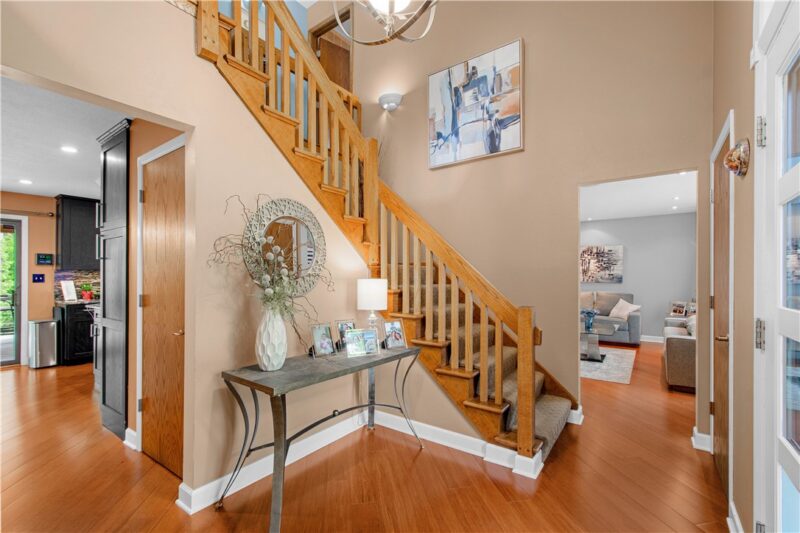 717 Stonegate Drive — photo 2
