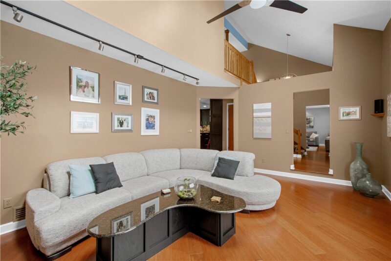 717 Stonegate Drive — photo 4