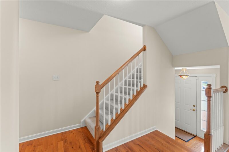 1053 Waterford Ct E — photo 4