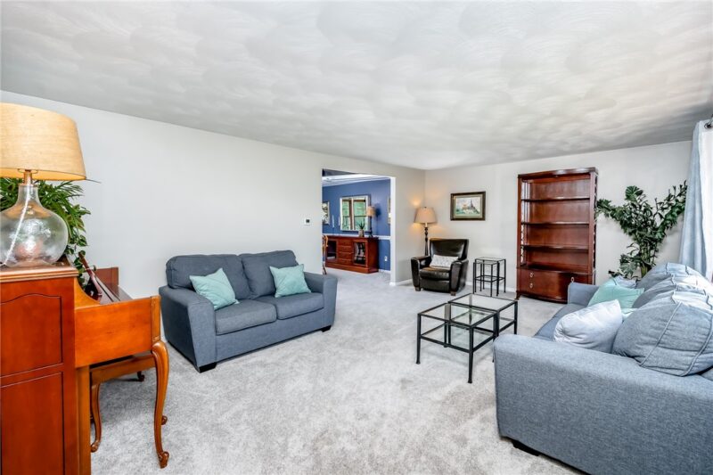 77 Bradley Ct — photo 3