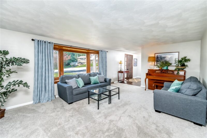 77 Bradley Ct — photo 4