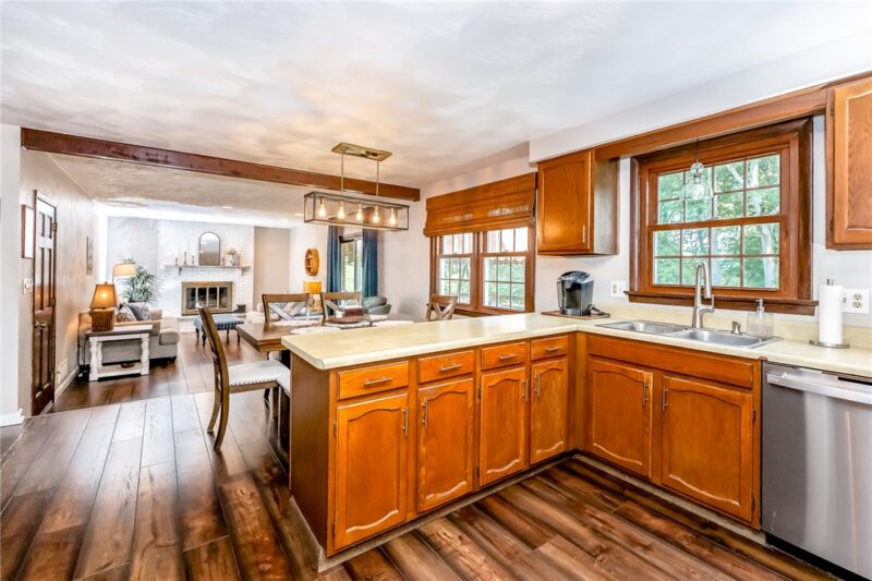 77 Bradley Ct — photo 8
