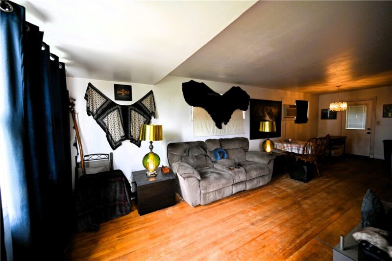 133 Windsor Dr — photo 2