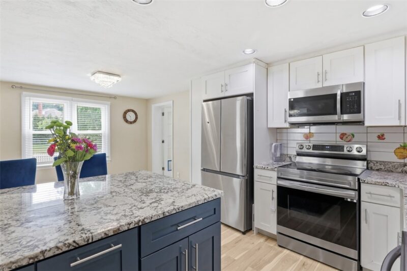 272 Lynn Dr — photo 5