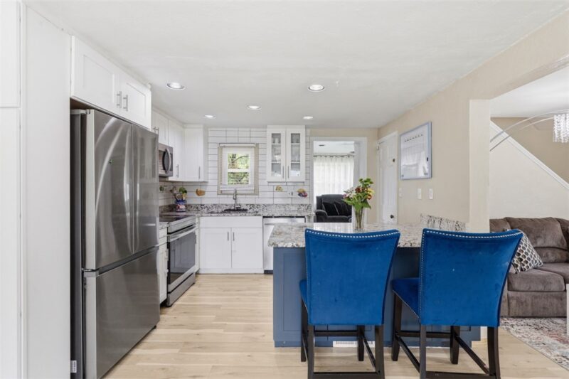 272 Lynn Dr — photo 7