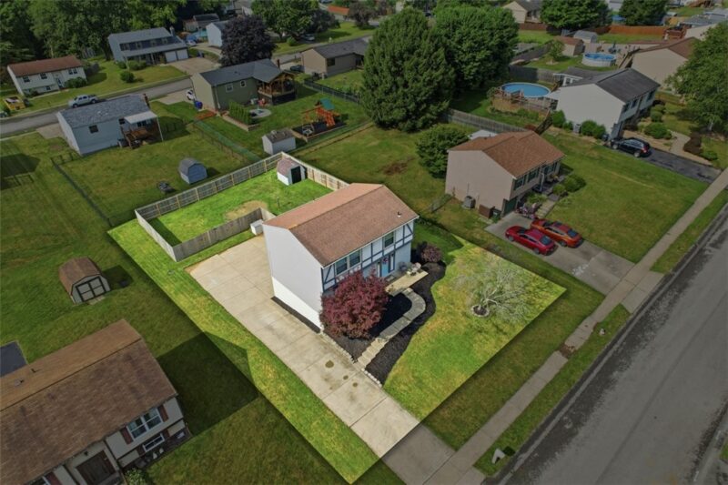 320 Celestial Dr — photo 4